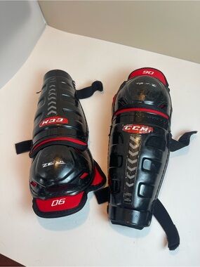 CCM Youth Ice Hockey Shin Guards 10" 25cm Black Red Protective Sports Gear Youth